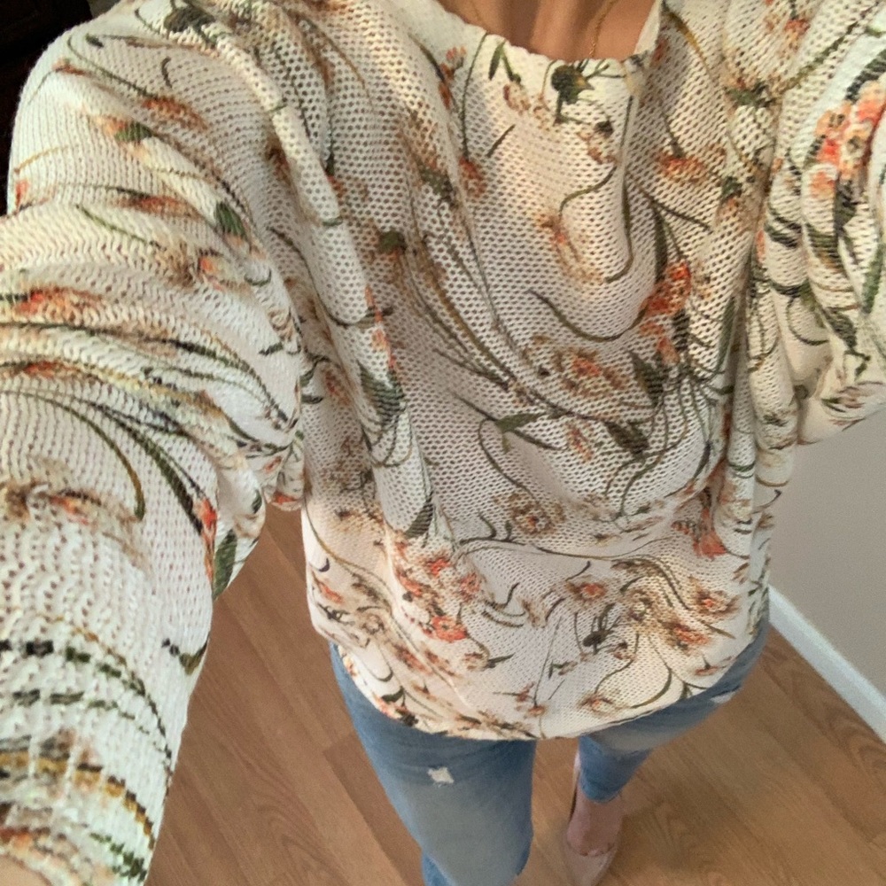 Last 2💗Ivory Rose spring top - Picture 7 of 8